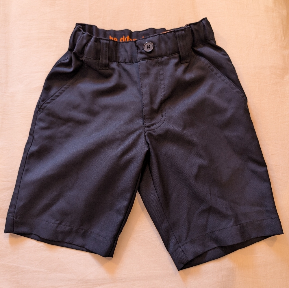 Set of boys casual shorts in size 8. One pair in navy and the other tan - Picture 2 of 3